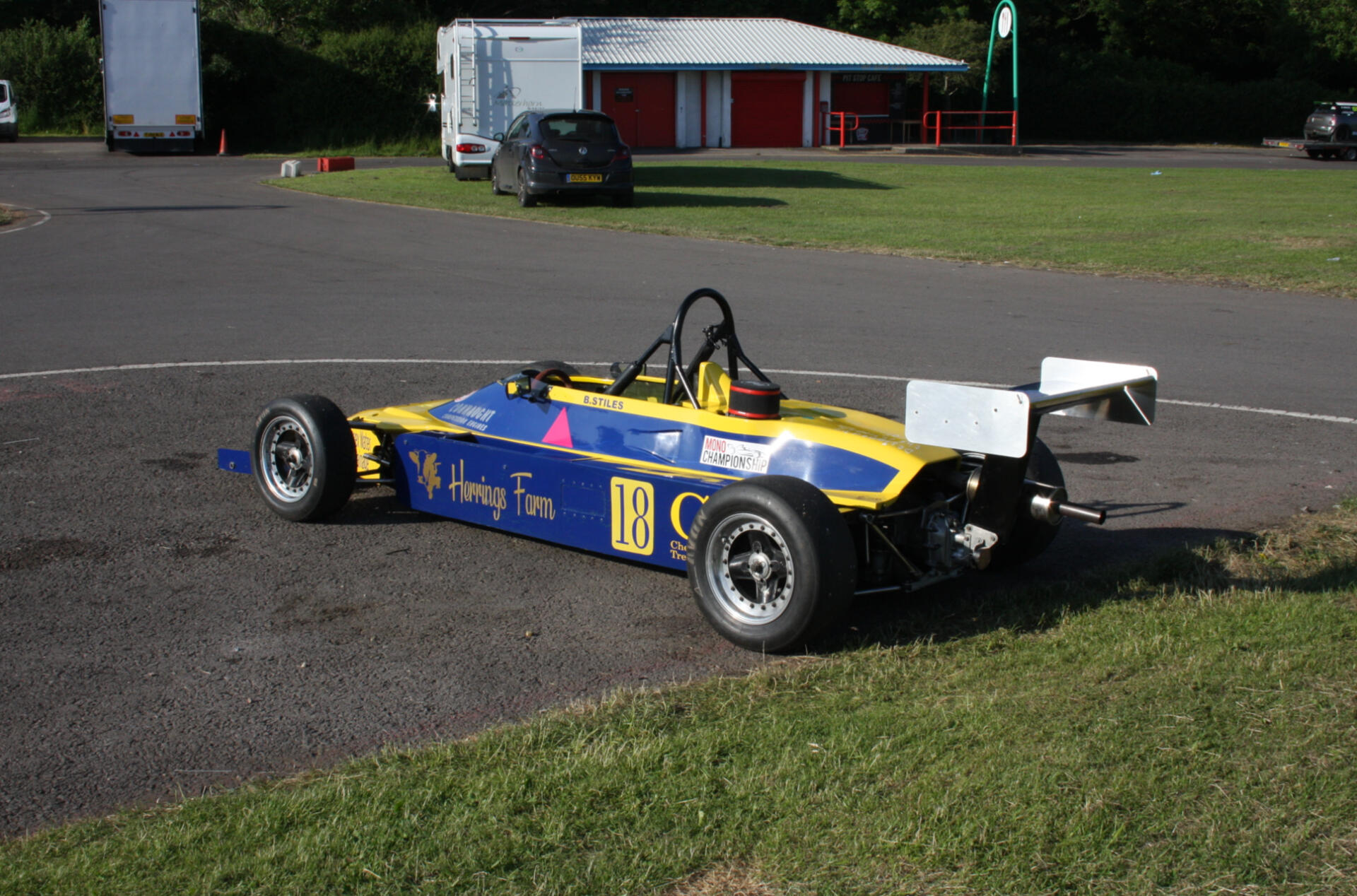 Ben Stiles Racing - Father & Son British Racing Team - Monoposto 1800